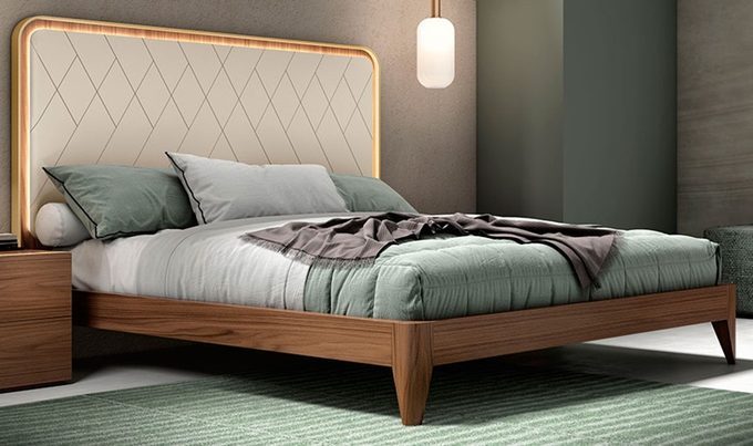 Cama de matrimonio Galaxi con tablero de nogal arena y oro (Morabal Chirivella)