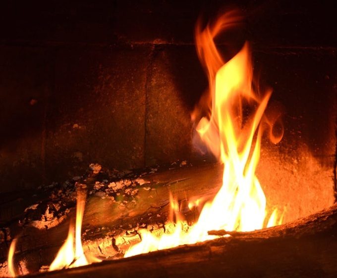 Estufa de pellets, chimenea o estufa de leña