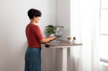 Escritorios elevables, una gran solución para elevar tu salud