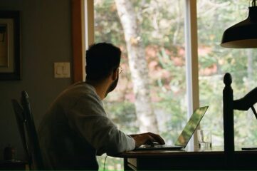 ¿Home office o coworking? Comparativa de muebles para adaptar tu espacio de trabajo