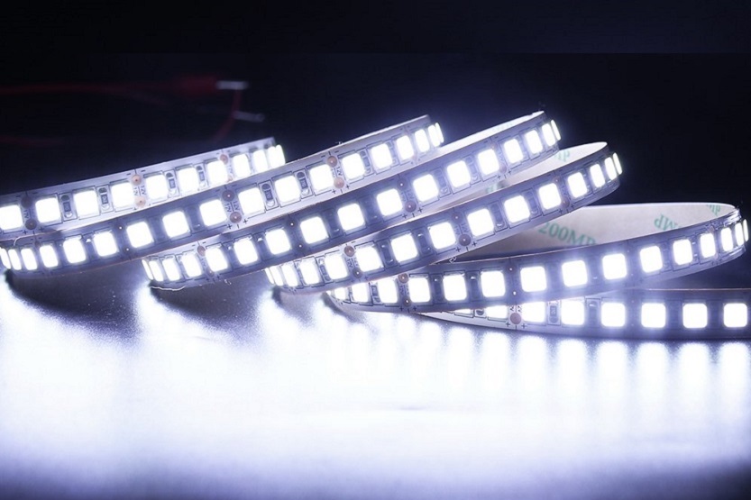 Lee más sobre el artículo Tiras LED de exterior: resistentes y decorativas